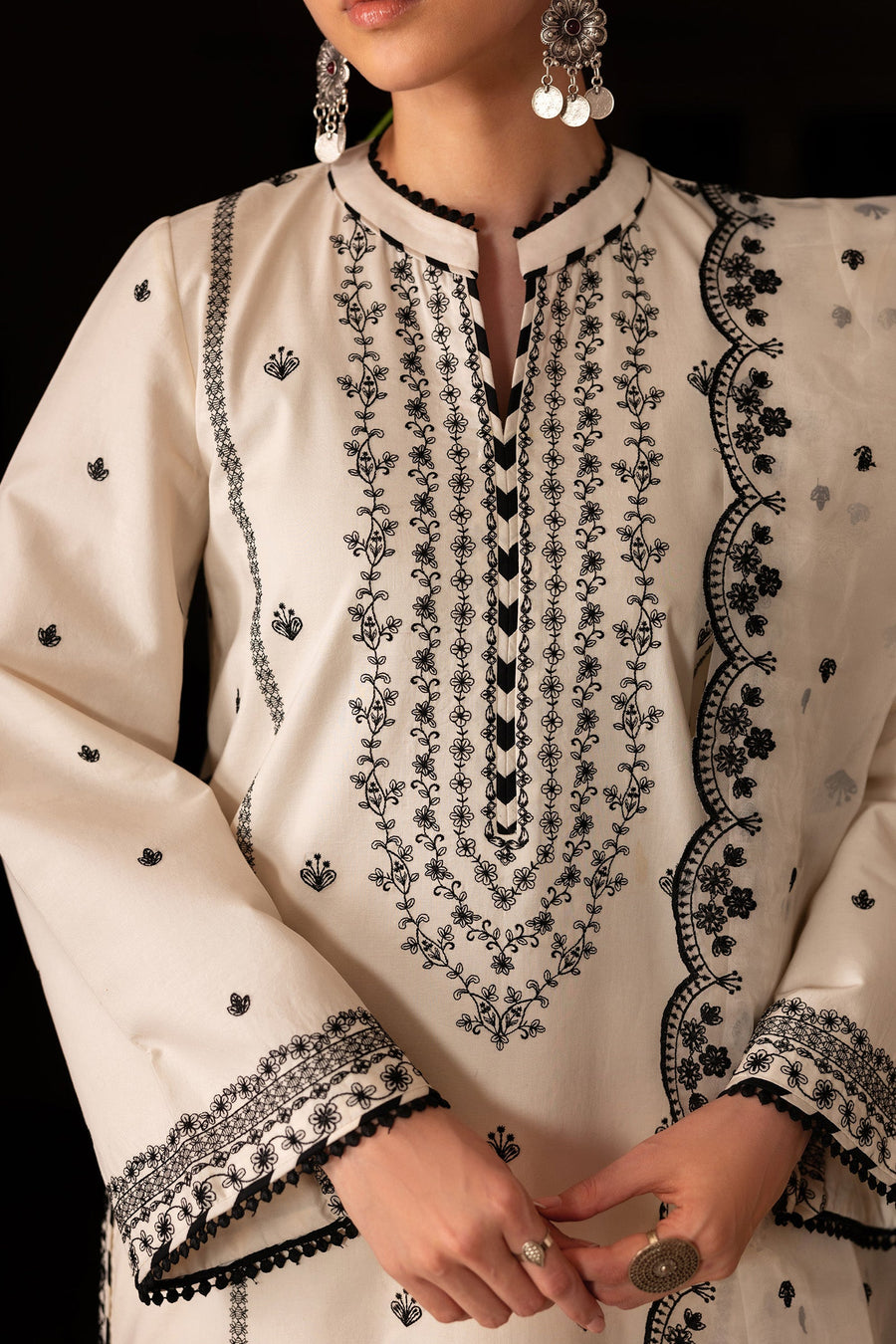 Yara Embroidered Lawn 3-Piece Suit