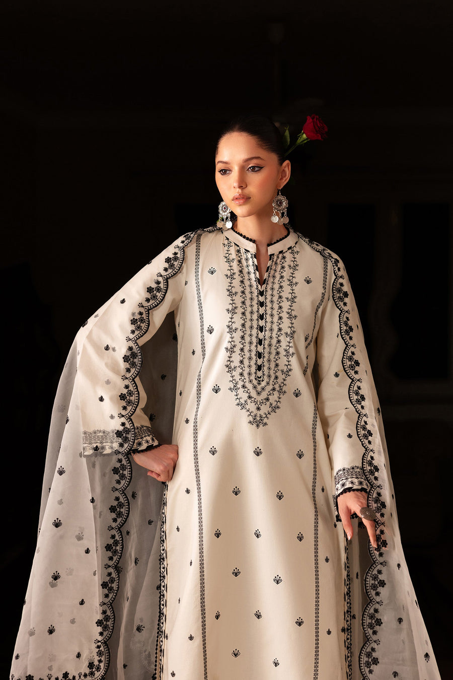Yara Embroidered Lawn 3-Piece Suit