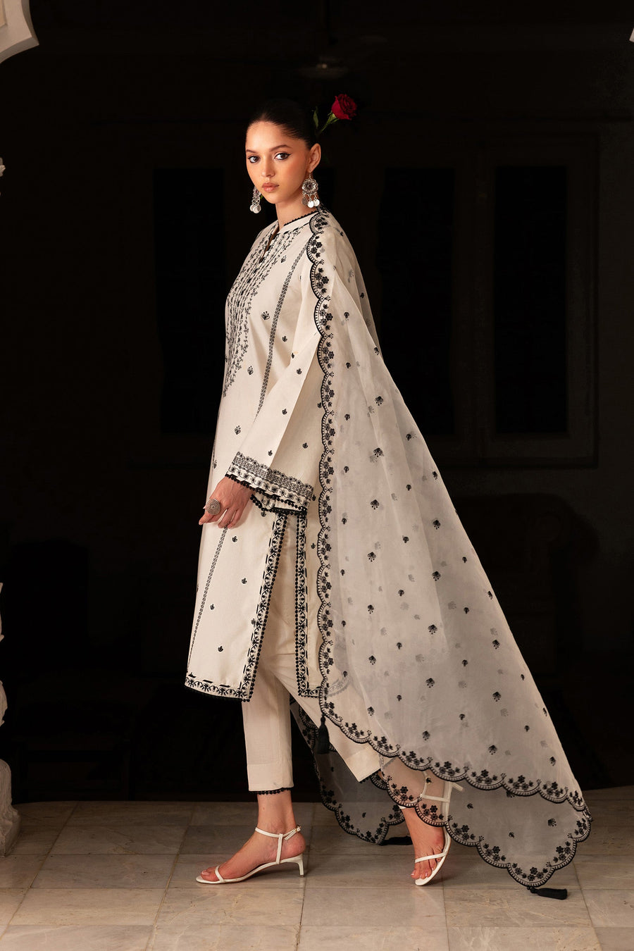 Yara Embroidered Lawn 3-Piece Suit