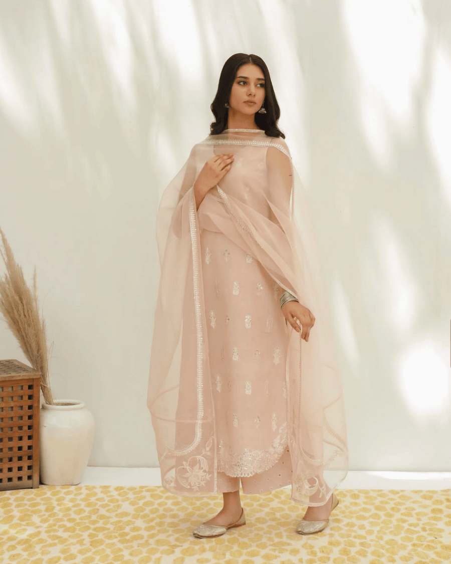 Dusty Pink – Elegant Summer Suit for Women