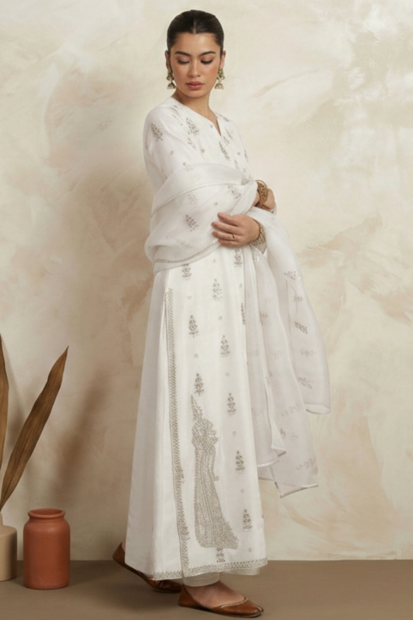 Noor e White 3- Piece Stitched Suit