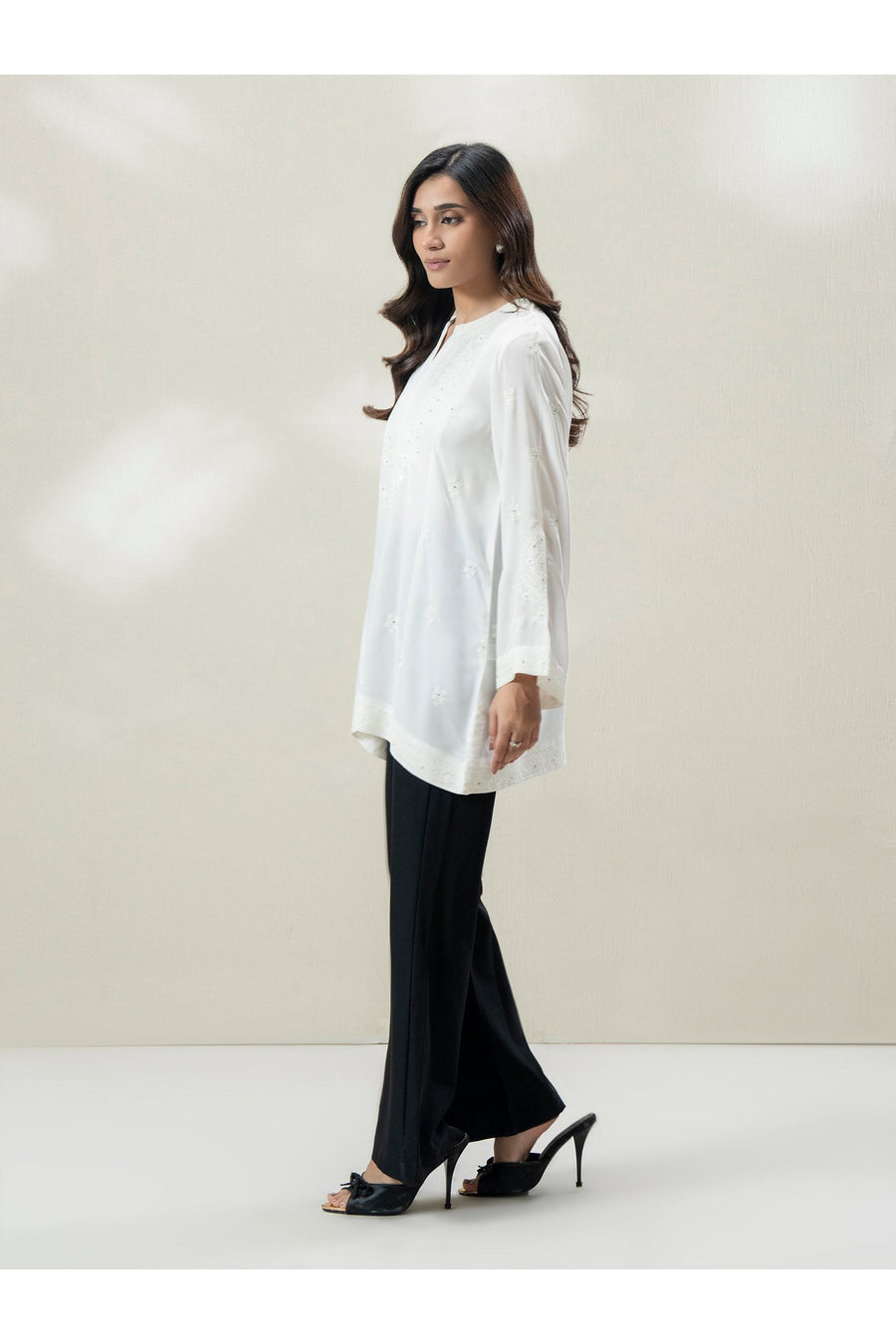 Off-White Grip Fabric 2-Piece Kurti | Cutdana & Resham Embroidery
