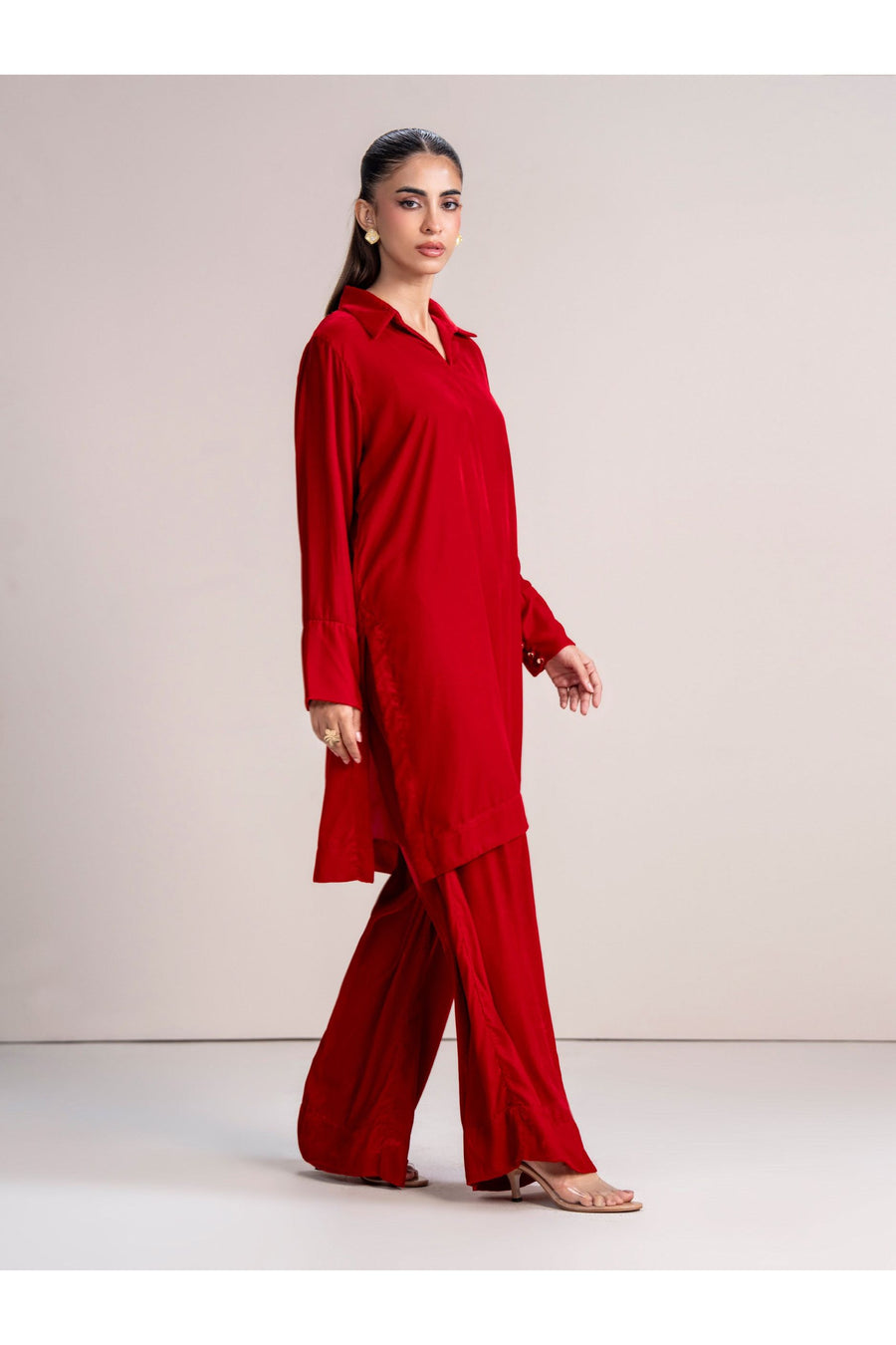 Crimson Velvet 2-Piece Suit | Relaxed Collar Silhouette