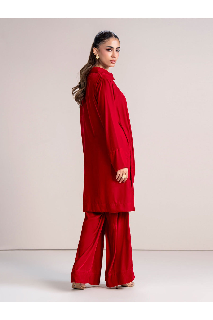 Crimson Velvet 2-Piece Suit | Relaxed Collar Silhouette