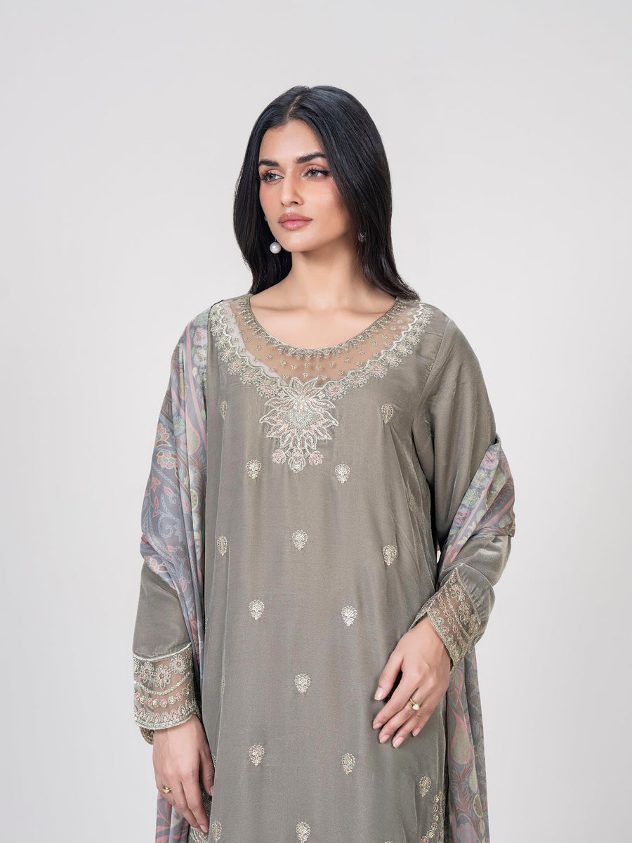 3 Piece Velvet Suit- Embroidered (Pret) - Pehnaawaa