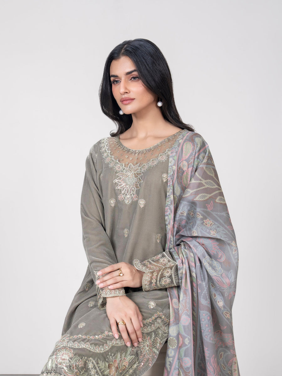 3 Piece Velvet Suit- Embroidered (Pret) - Pehnaawaa