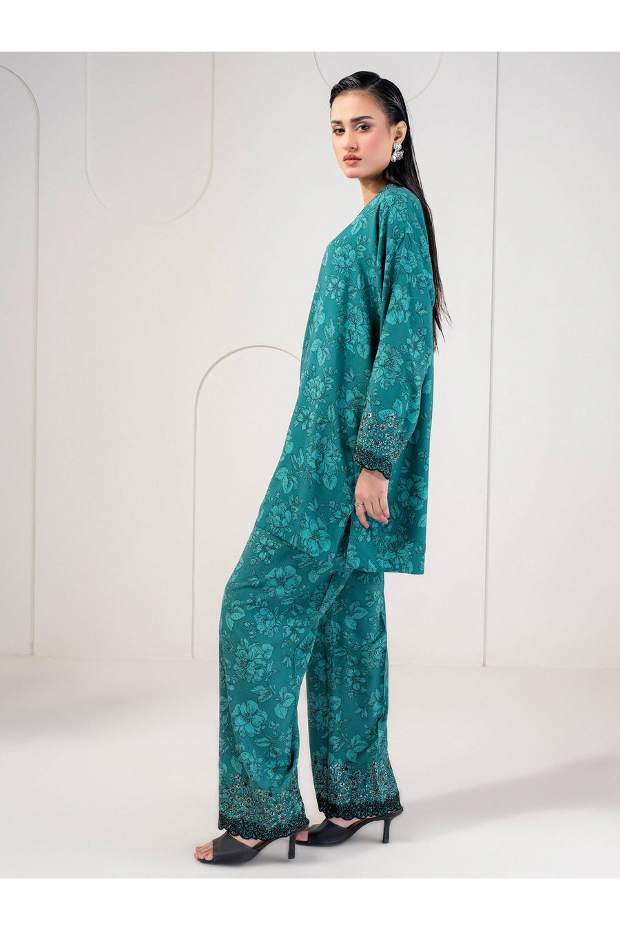 Chic Summer 2-Piece Embroidered Linen Suit