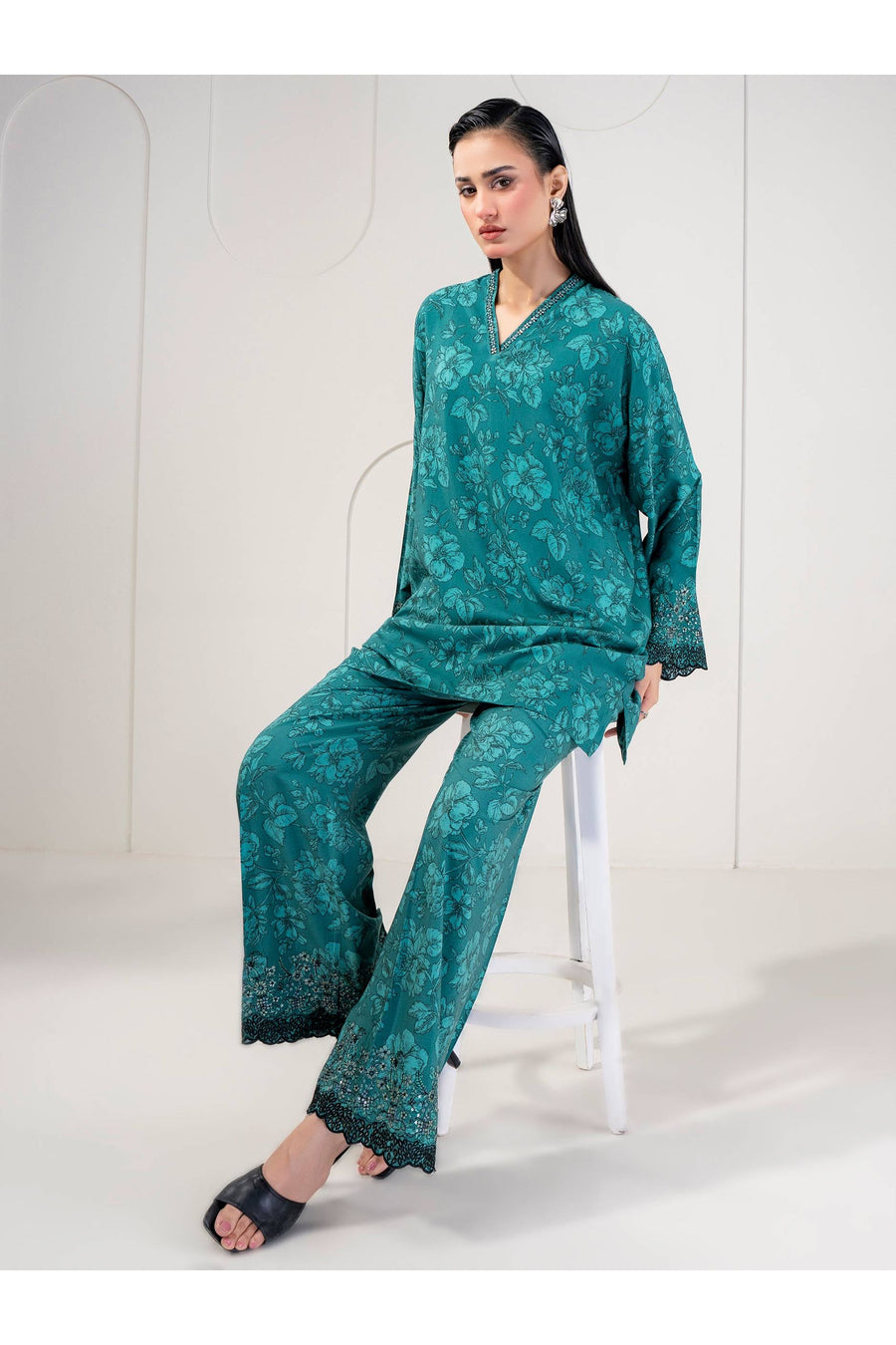 Chic Summer 2-Piece Embroidered Linen Suit