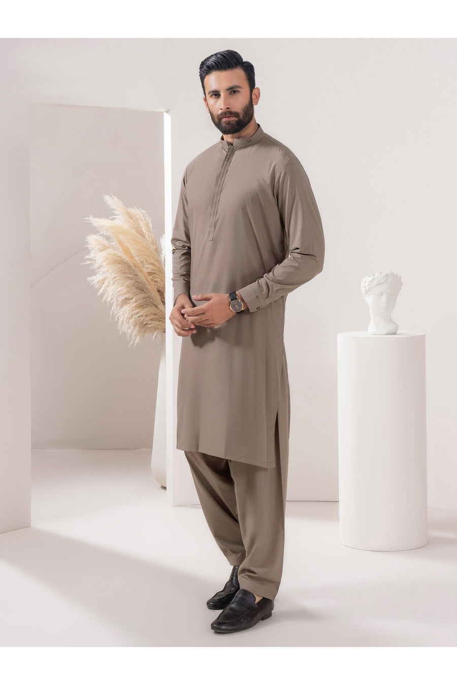 Wash And Wear Men's Suit With Effortless Style And Comfort