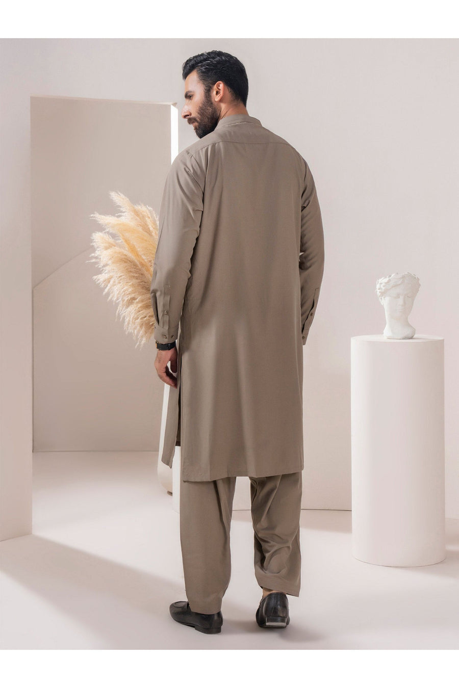 Wash And Wear Men's Suit With Effortless Style And Comfort