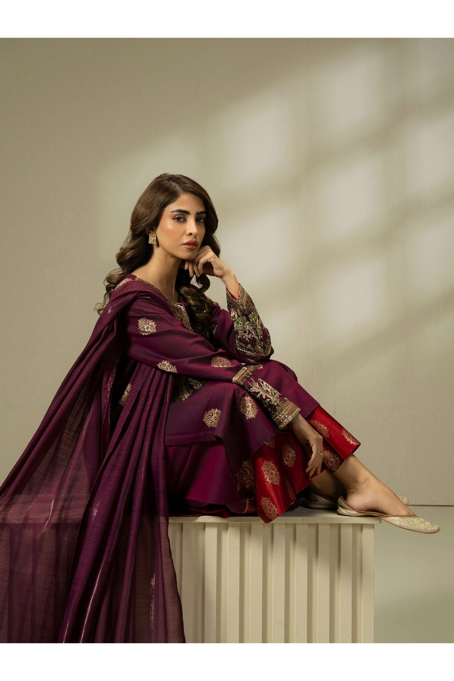 Stylish 3 Piece Jacquard Embroidered Suit