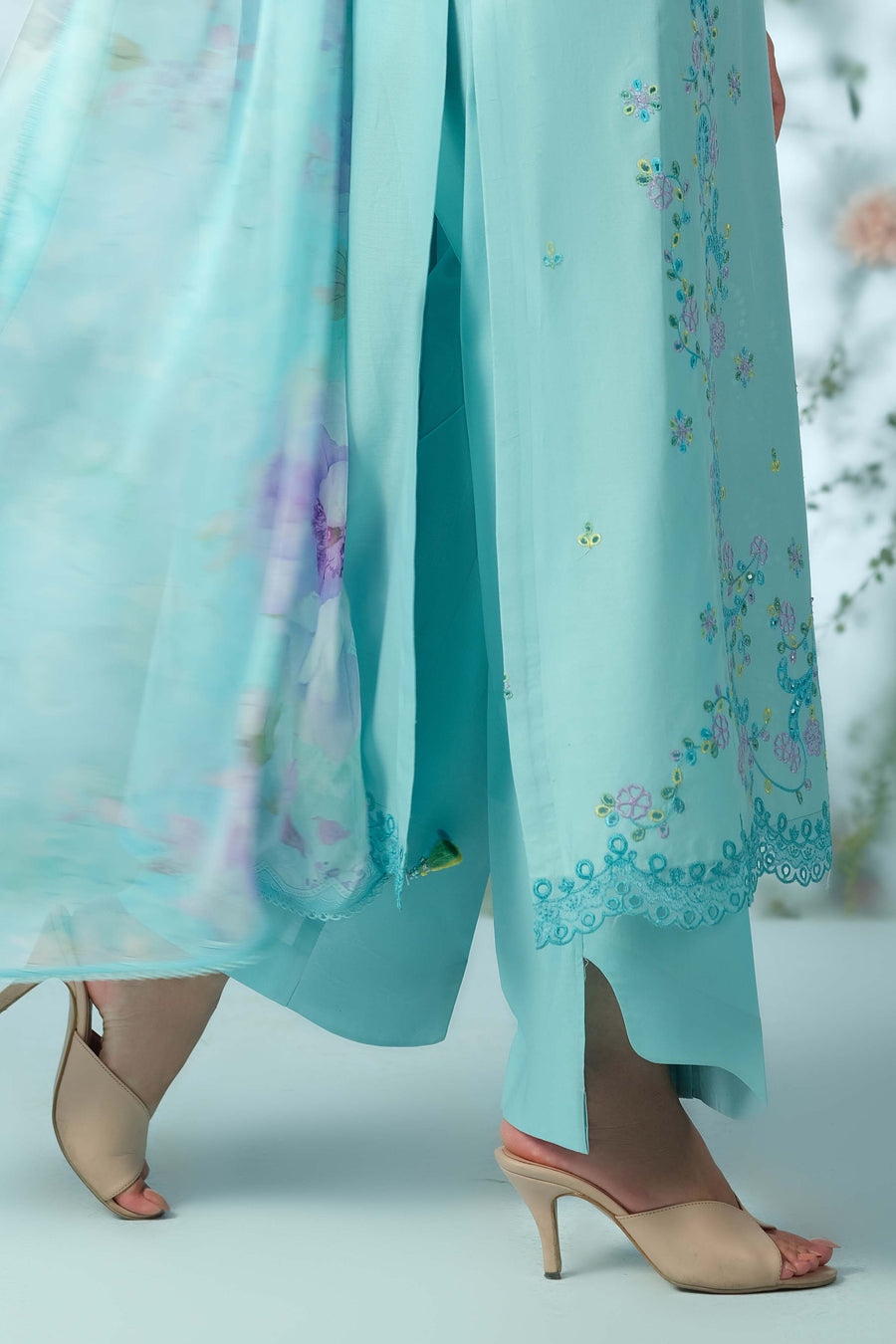LAWN | EMBROIDERED - Pehnaawaa