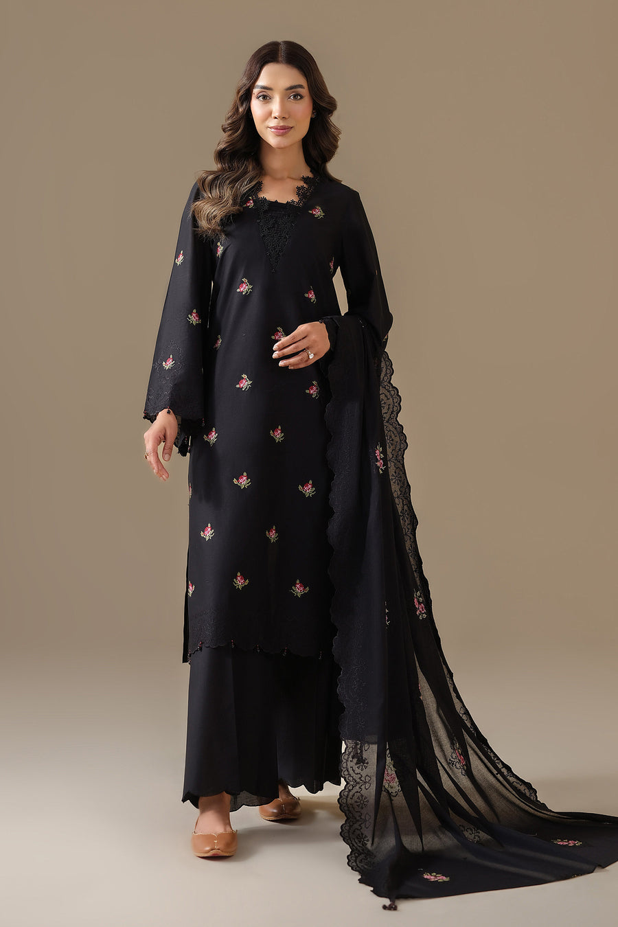 LAWN | EMBROIDERED - Pehnaawaa