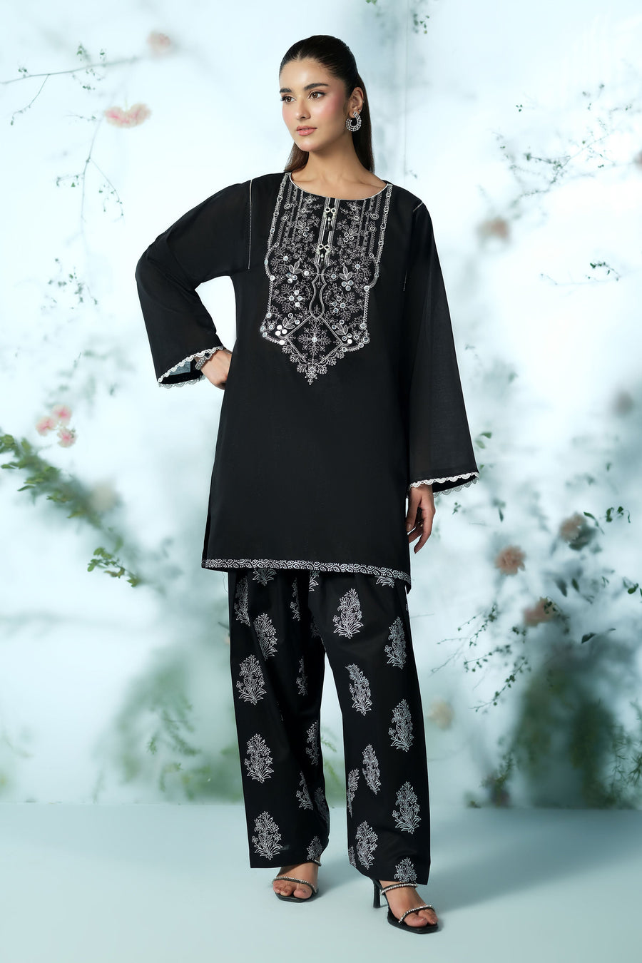 LAWN | EMBROIDERED - Pehnaawaa