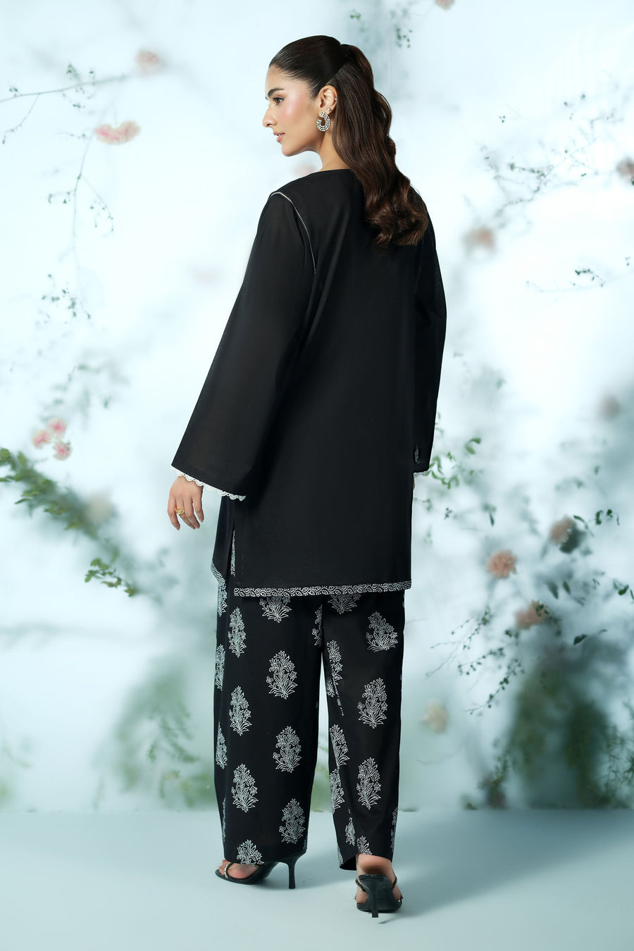 LAWN | EMBROIDERED - Pehnaawaa
