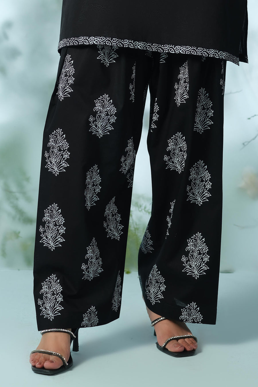 LAWN | EMBROIDERED - Pehnaawaa