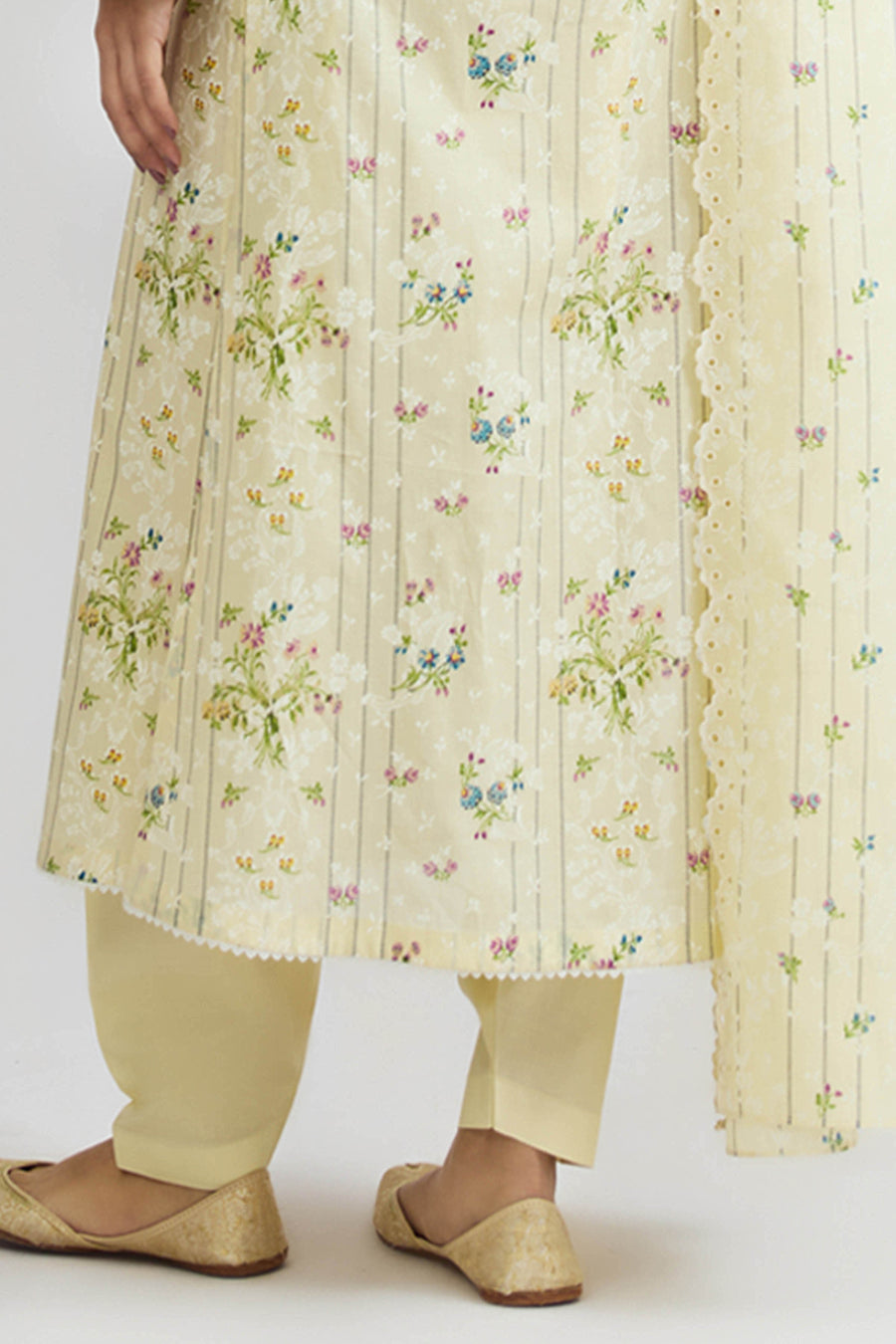 LAWN | EMBROIDERED - Pehnaawaa