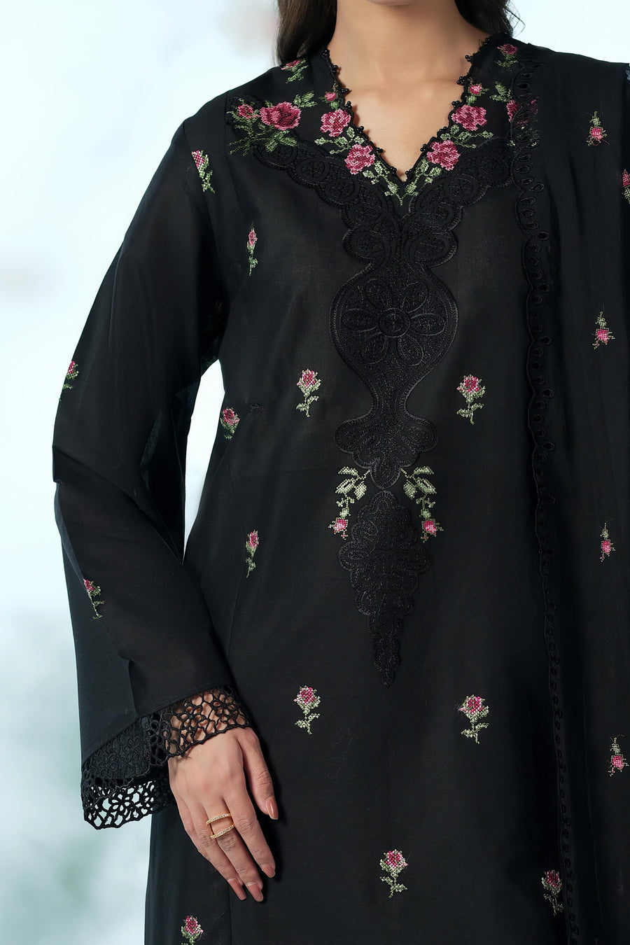 LAWN | EMBROIDERED - Pehnaawaa