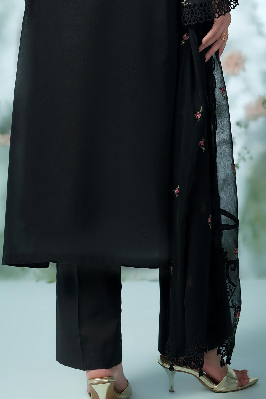 LAWN | EMBROIDERED - Pehnaawaa