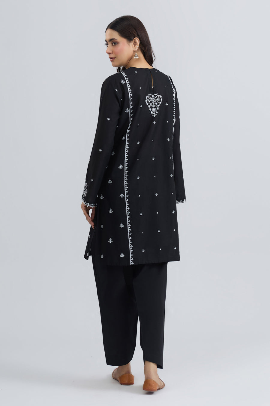 LAWN | EMBROIDERED - Pehnaawaa