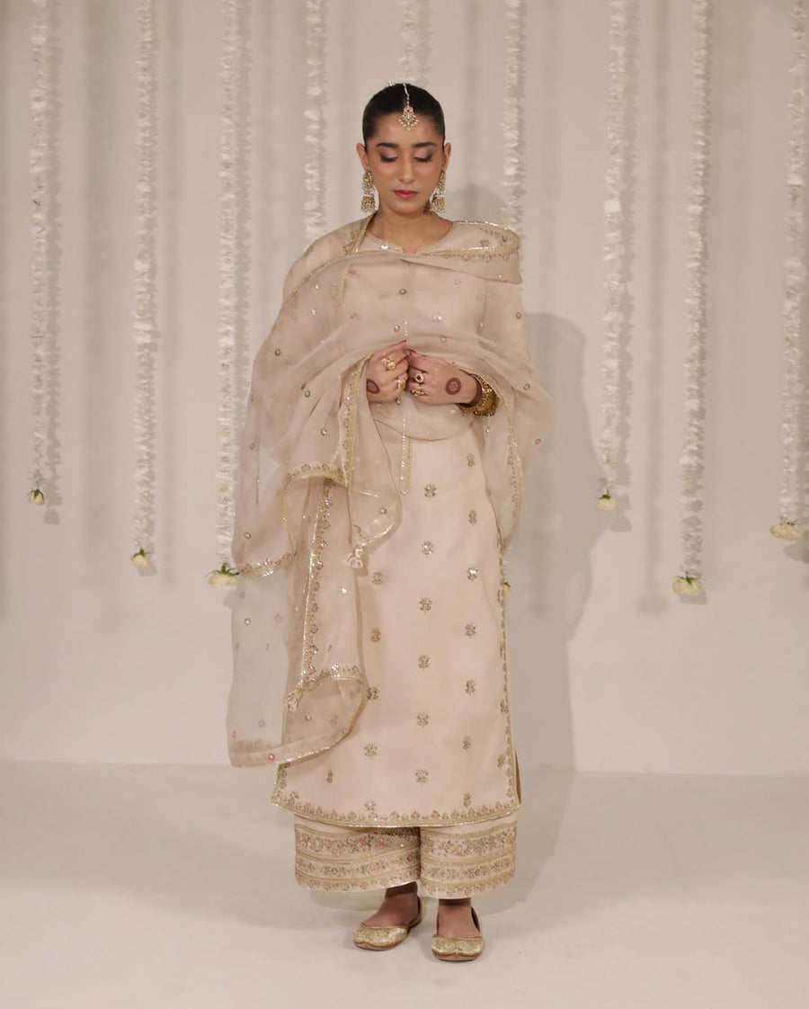Skin Mist – Elegant Summer Suit for Women