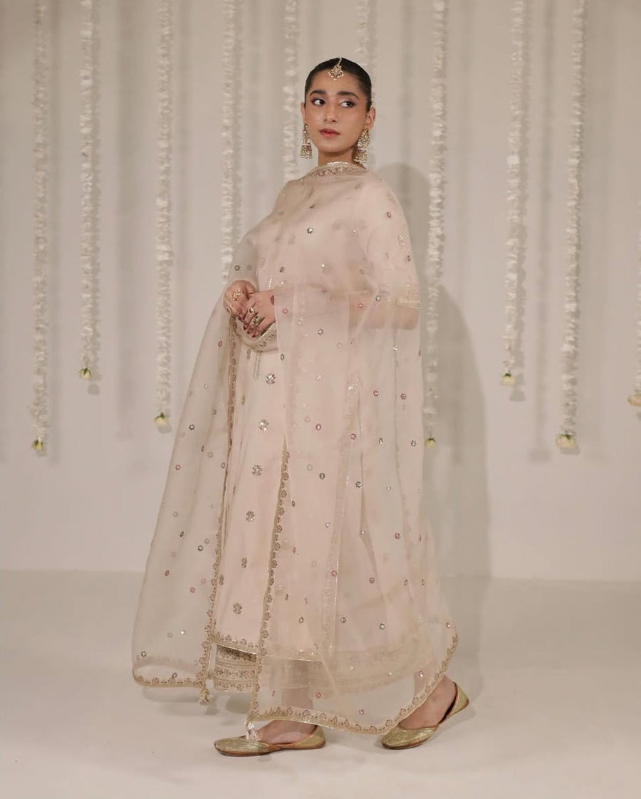 Skin Mist – Elegant Summer Suit for Women