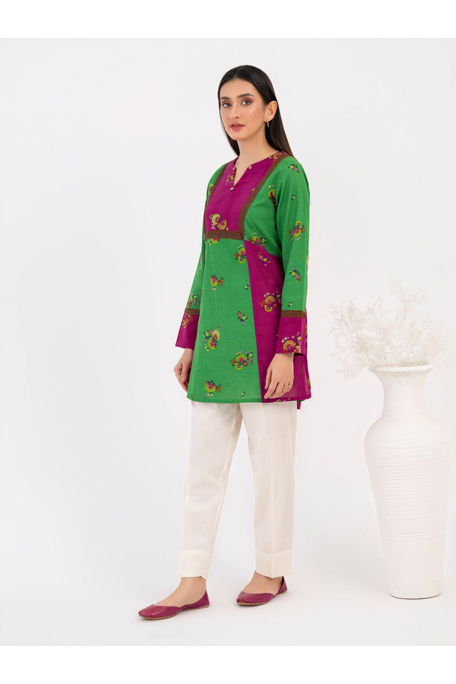 Side angle showing printed khaddar kurti and ivory pants