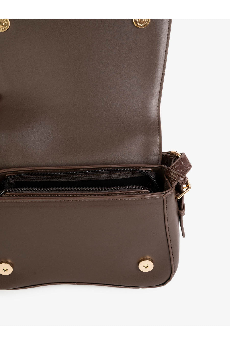 Chic All Season Handbag That Elevates Everyday Style With Grace
