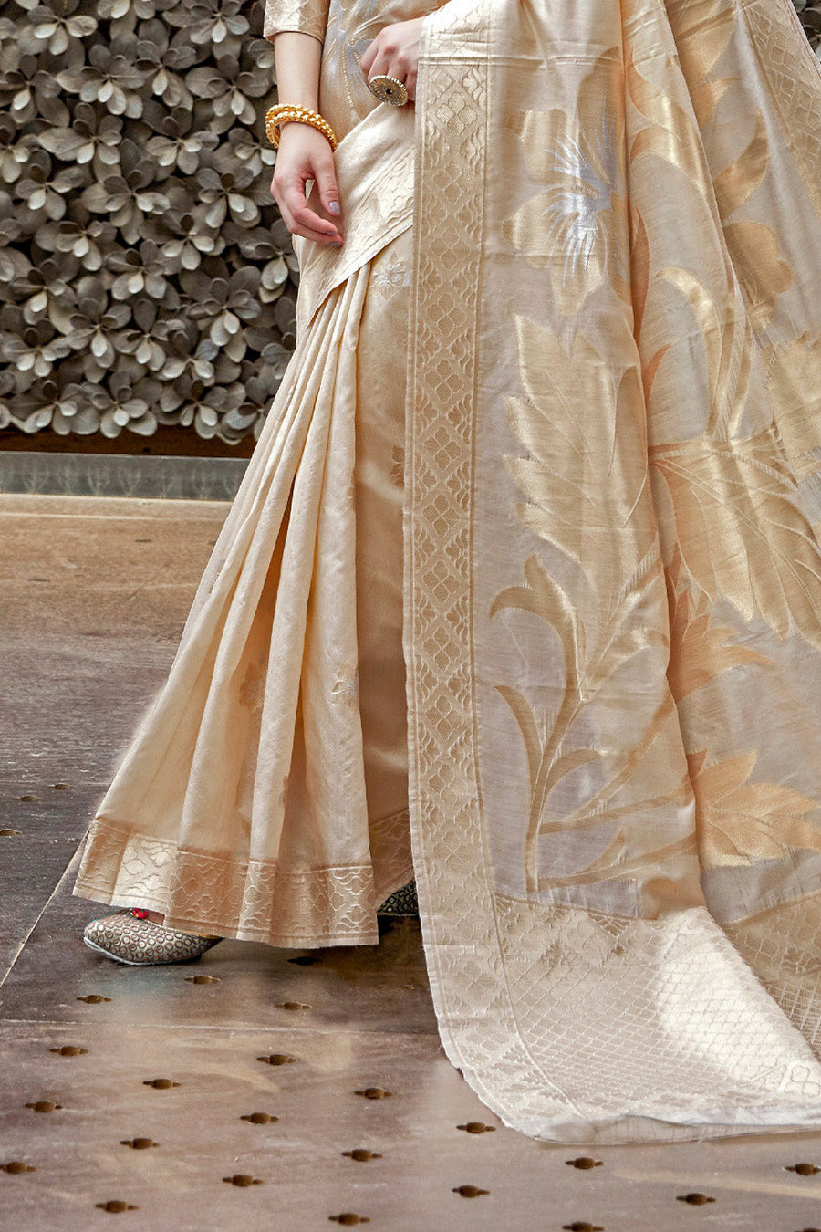 Grand Golden Banarasi Saree - Pehnaawaa