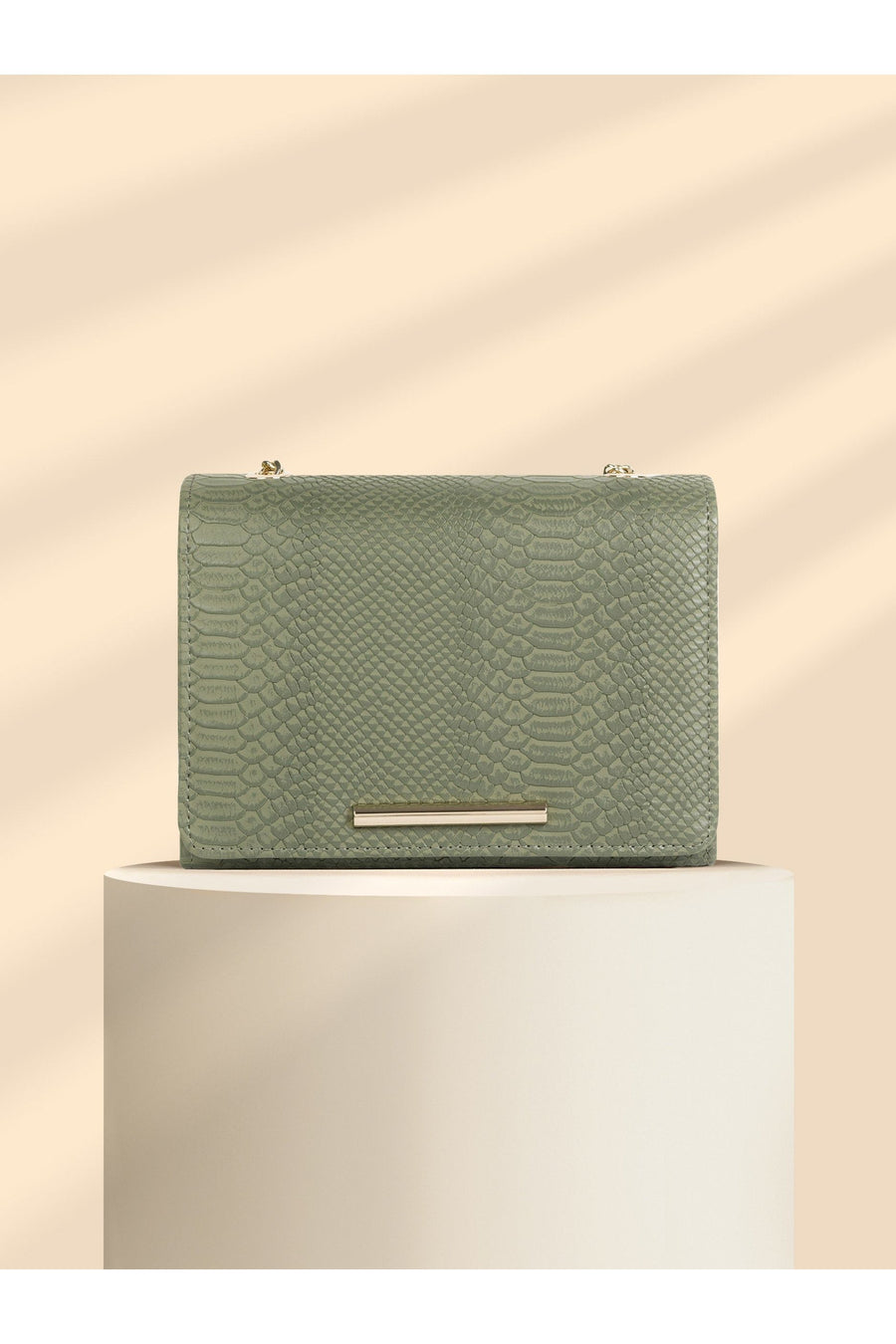 Textured Handbag For Everyday Elegance And Sophistication