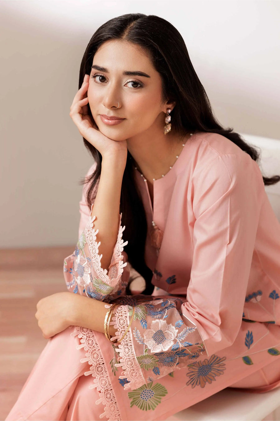 Stylish Embroidered 2-Piece Suit Set