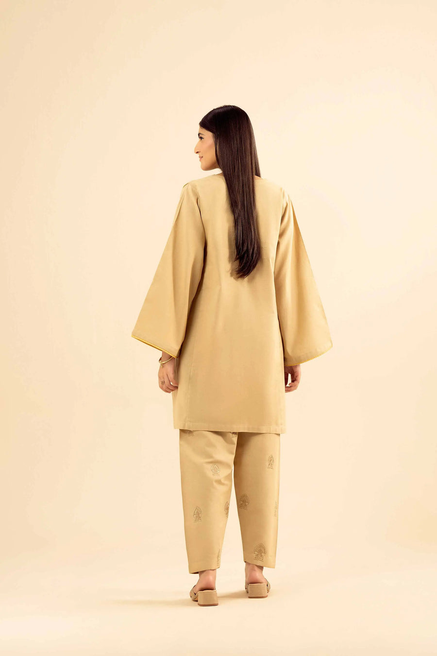 Chic 2-Piece Embroidered Suit for Effortless Style