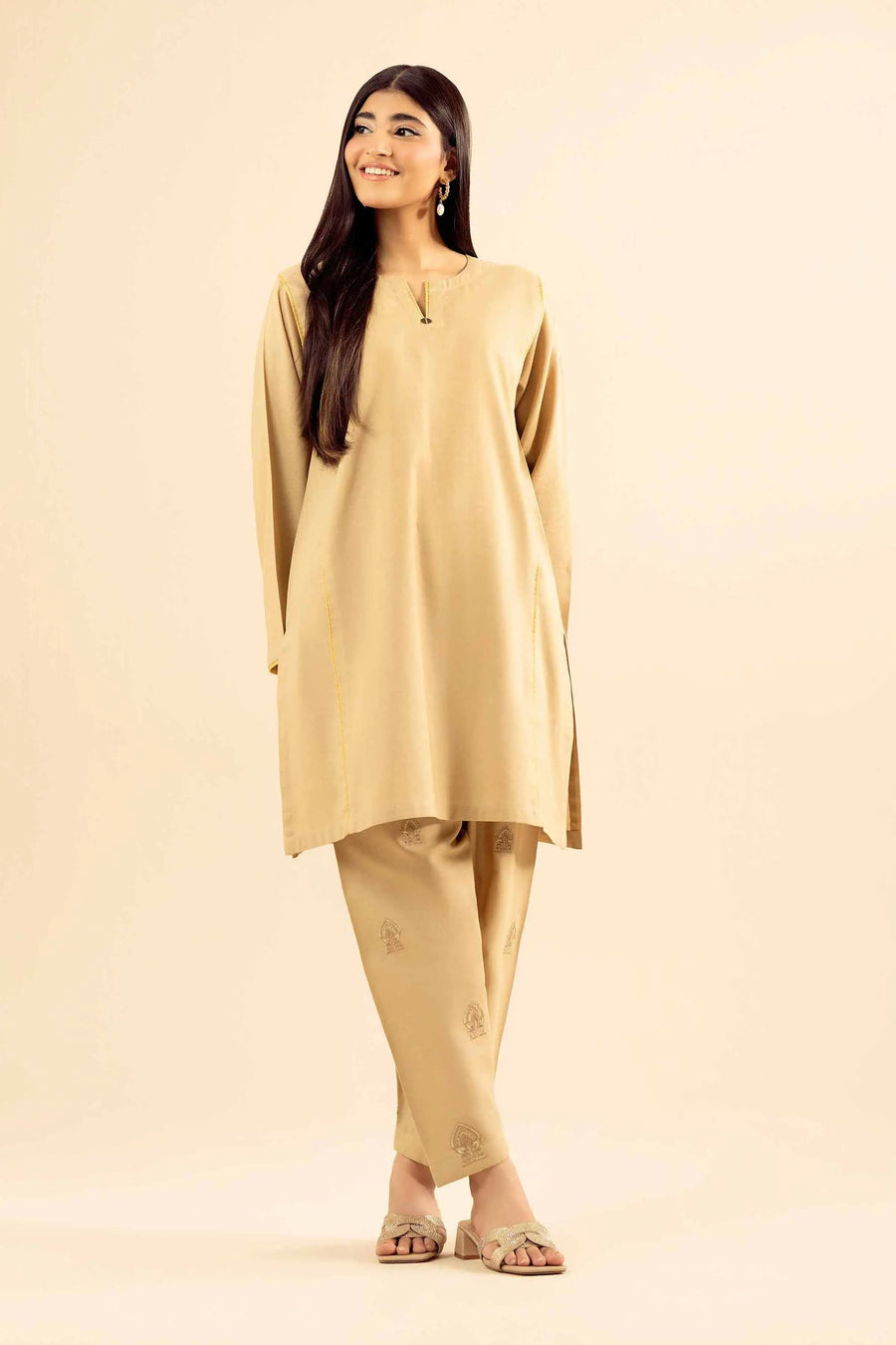 Chic 2-Piece Embroidered Suit for Effortless Style