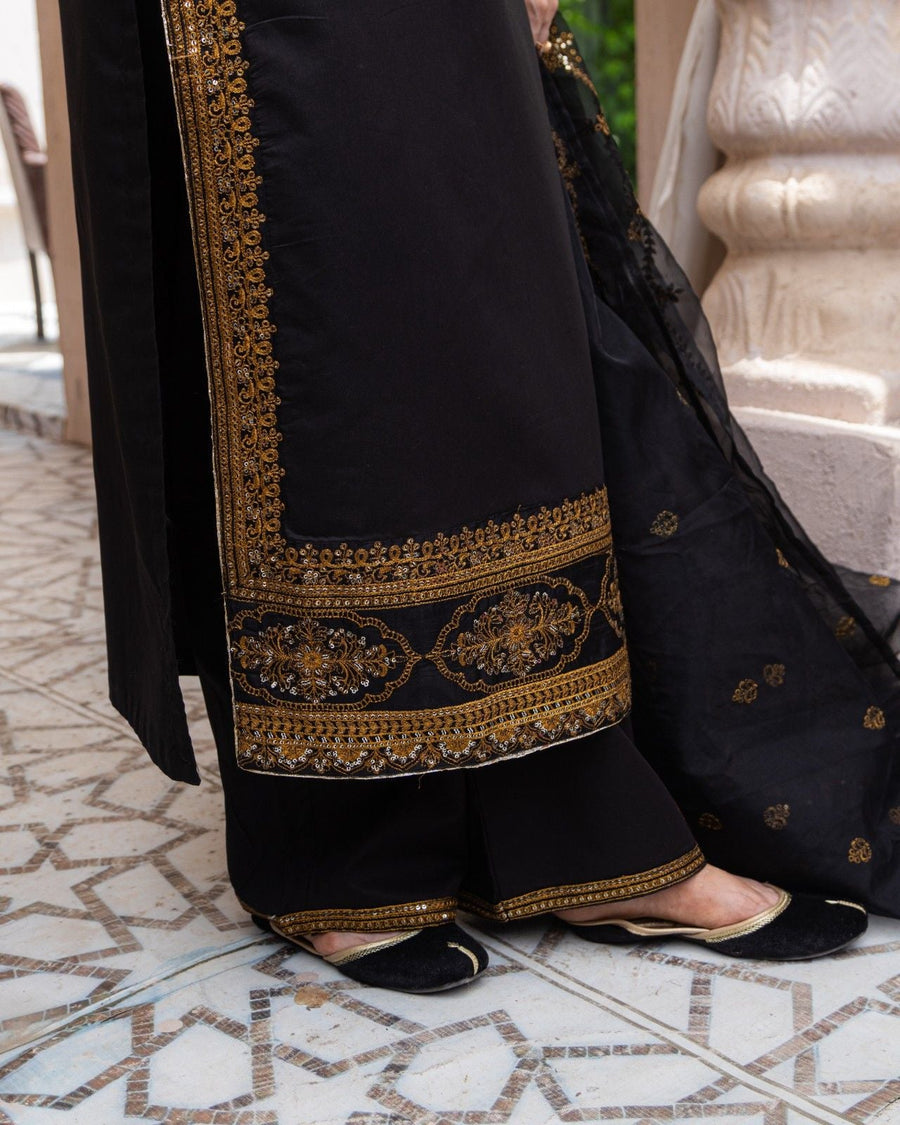 Royal Black Attire – Classic 3-Piece Suit for Women