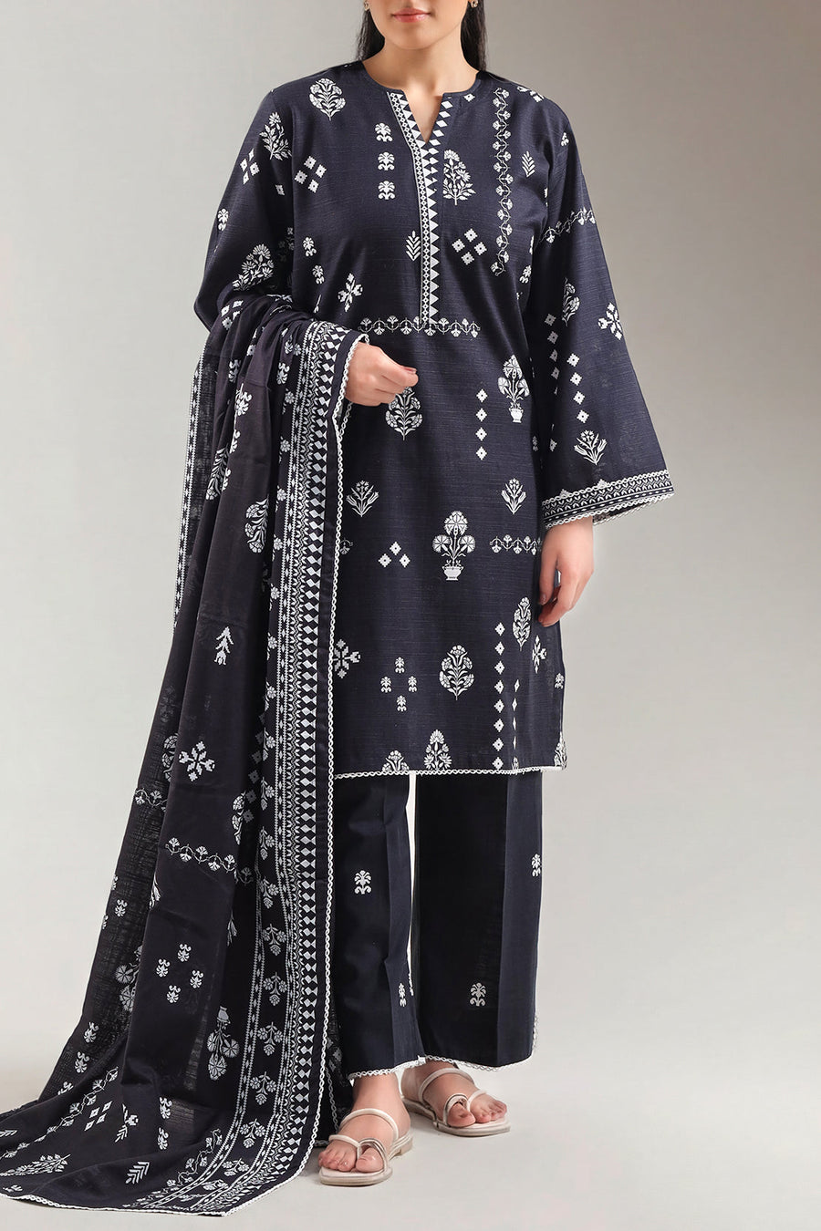 Printed Khaddar Stitched 3 Piece - Pehnaawaa