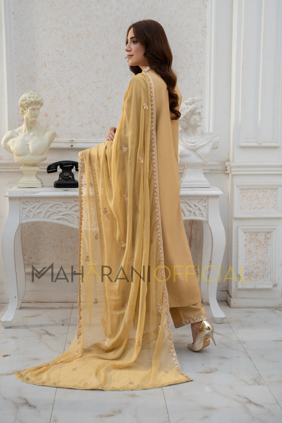 zarnish 3 piece Embroidered Stitched suit