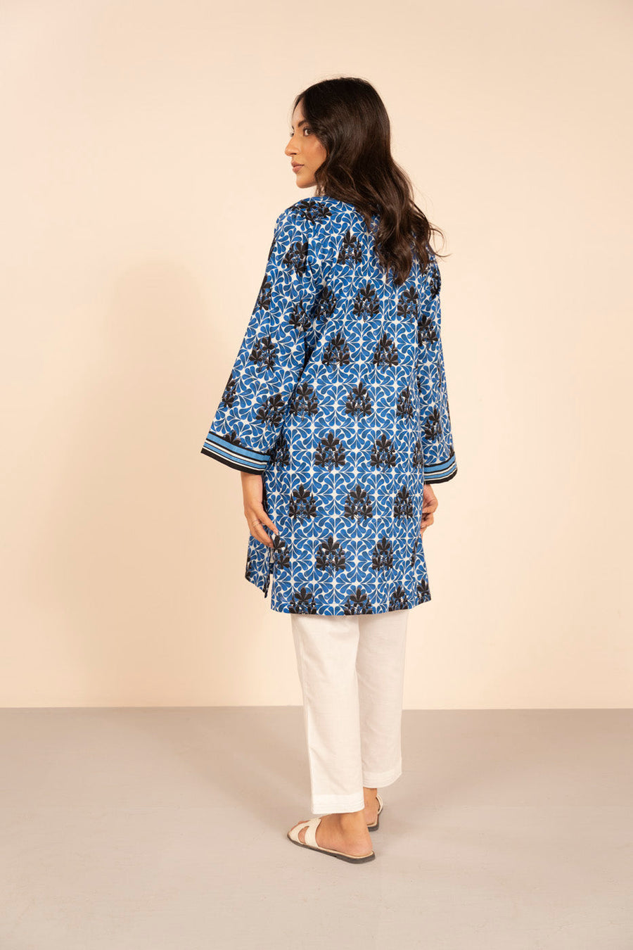 Khaddar Printed Shirt Of Distinction - Pehnaawaa