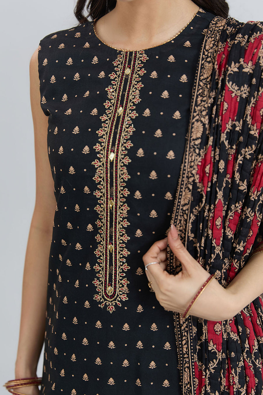 LAWN | EMBROIDERED - Pehnaawaa