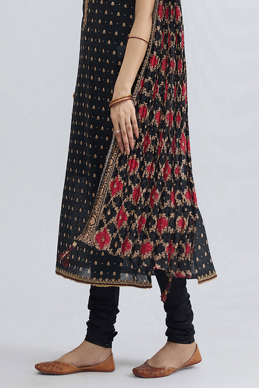 LAWN | EMBROIDERED - Pehnaawaa