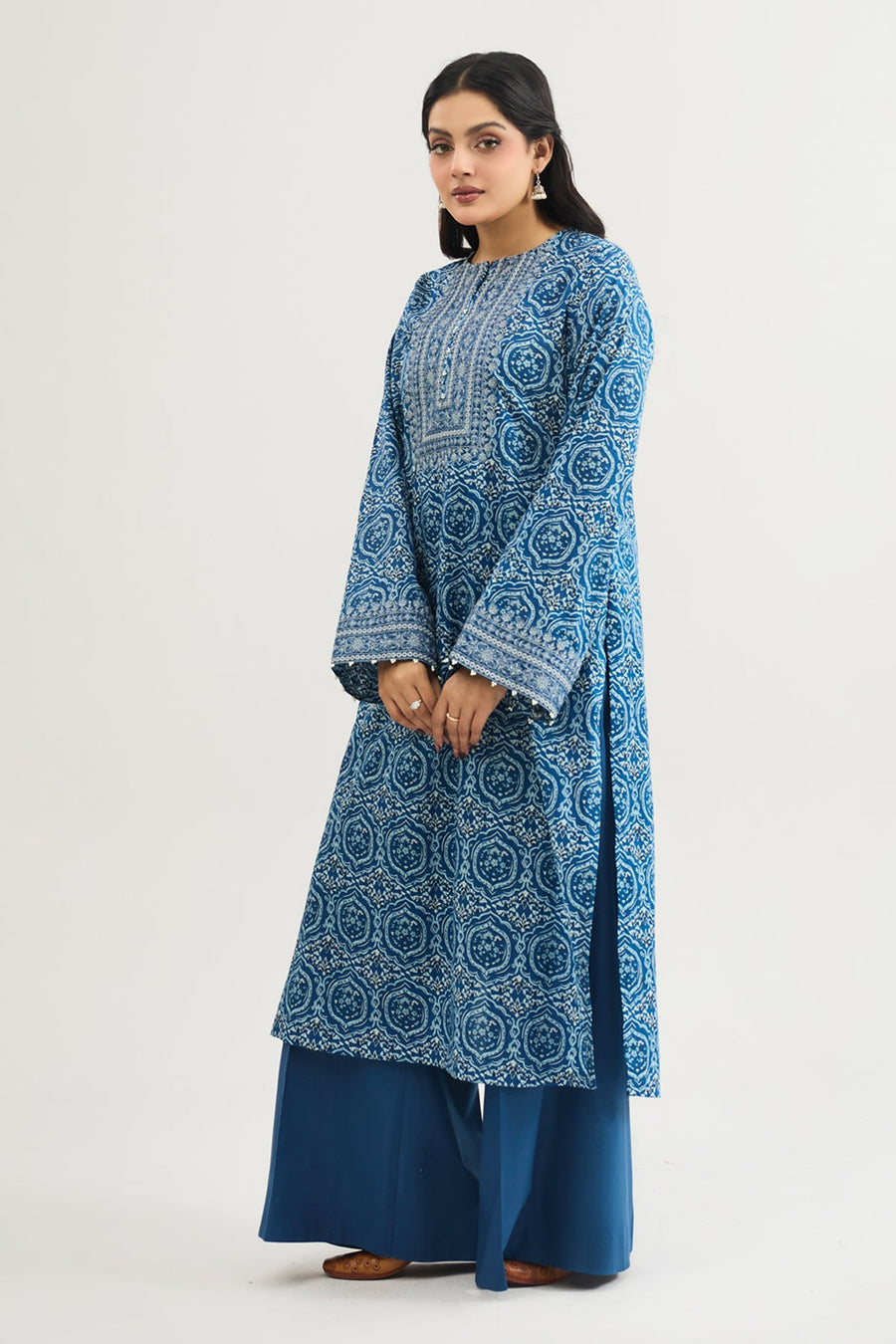 LAWN | EMBROIDERED - Pehnaawaa