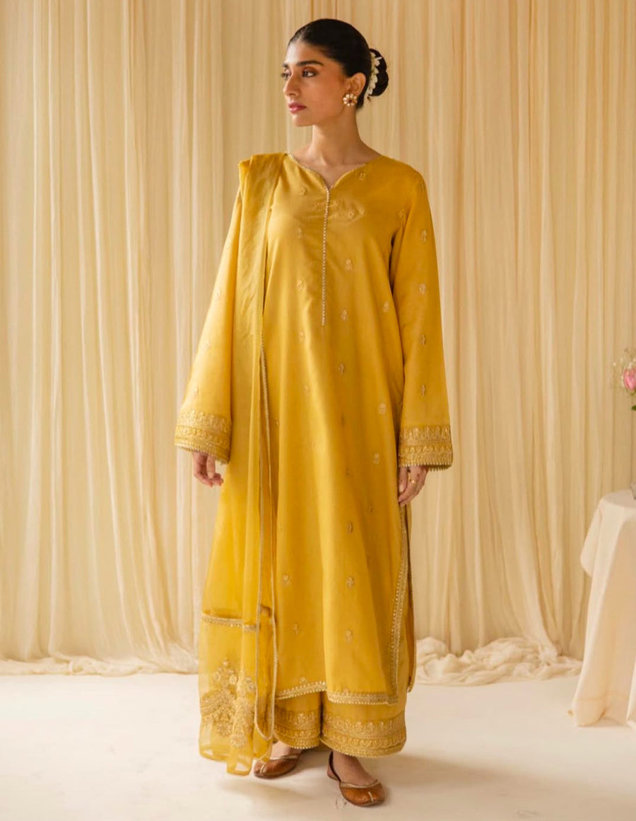 Zard Zari – Luxury Embroidered Suit for Women