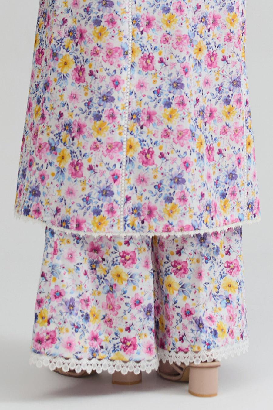 LAWN | EMBROIDERED - Pehnaawaa