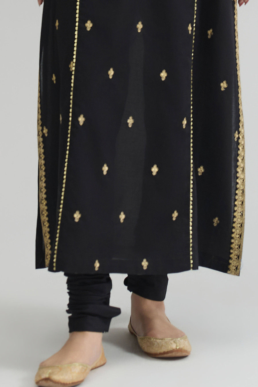 LAWN | EMBROIDERED - Pehnaawaa