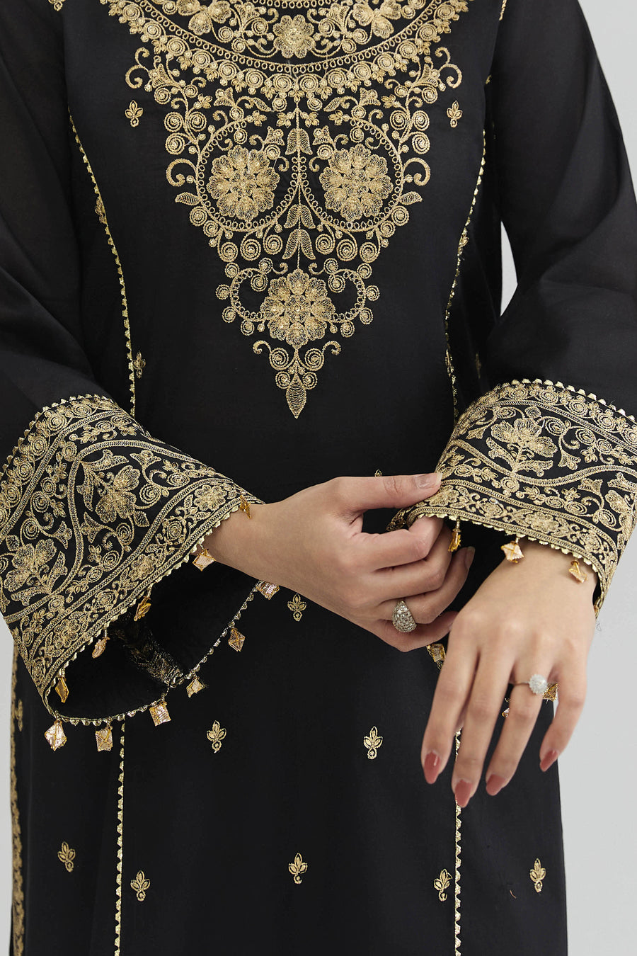 LAWN | EMBROIDERED - Pehnaawaa