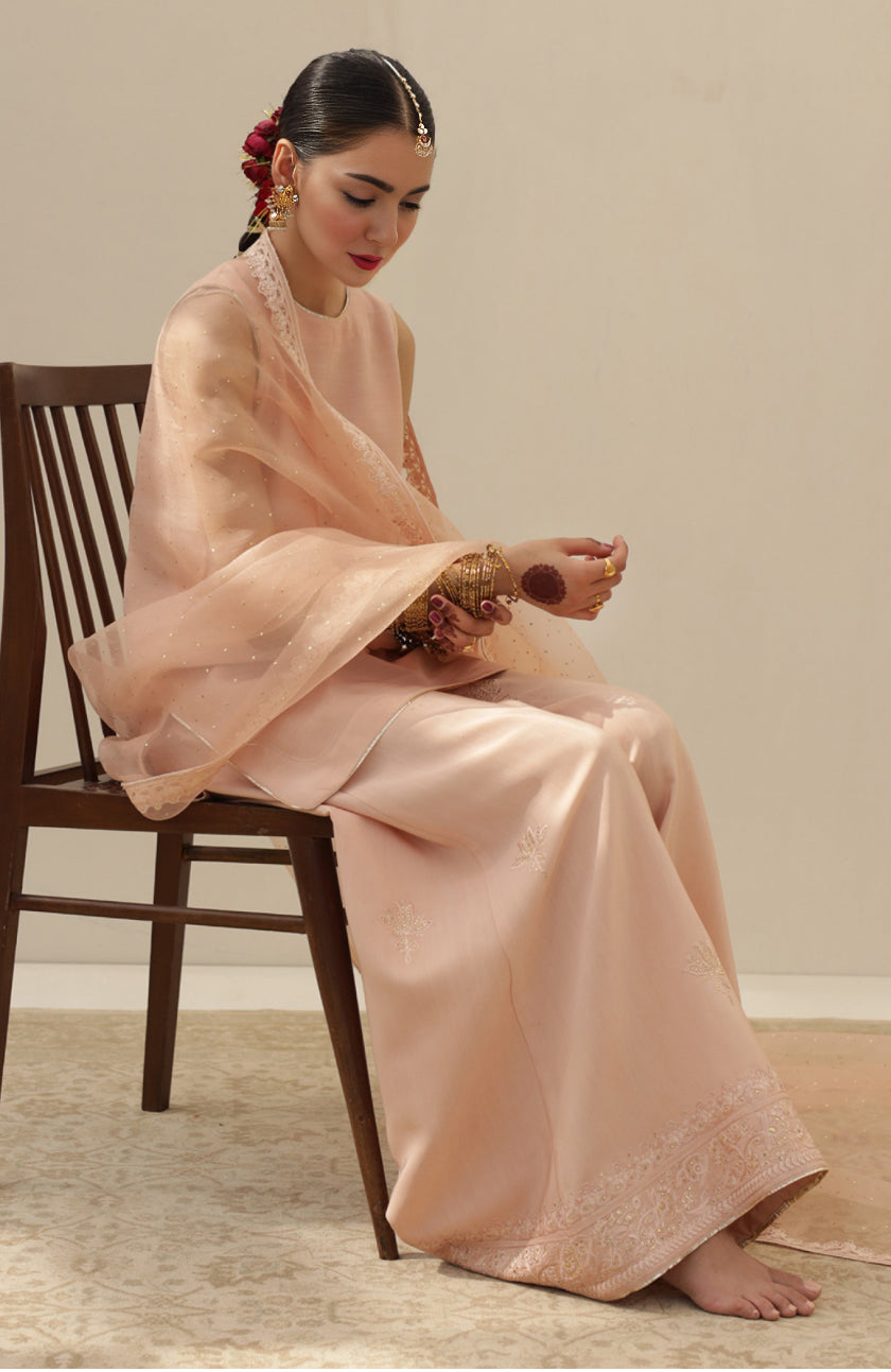 Peach Dust – Elegant Summer Suit for Women