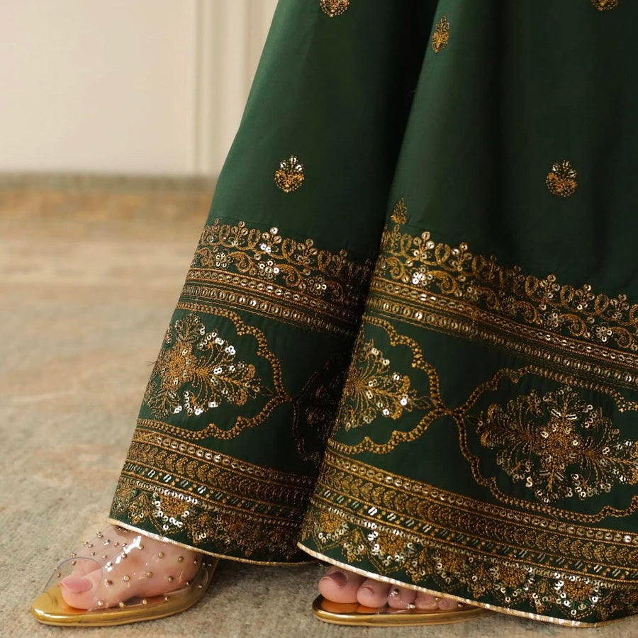 Royal Green Attire – Luxury 3-Piece Suit for Women