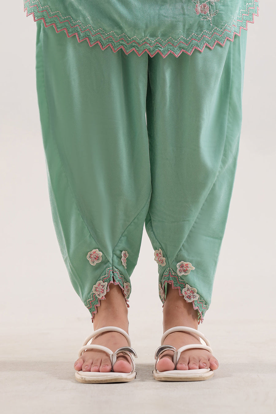 Solid Embroidered Velvet Stitched (Shirt/Trouser) - Pehnaawaa