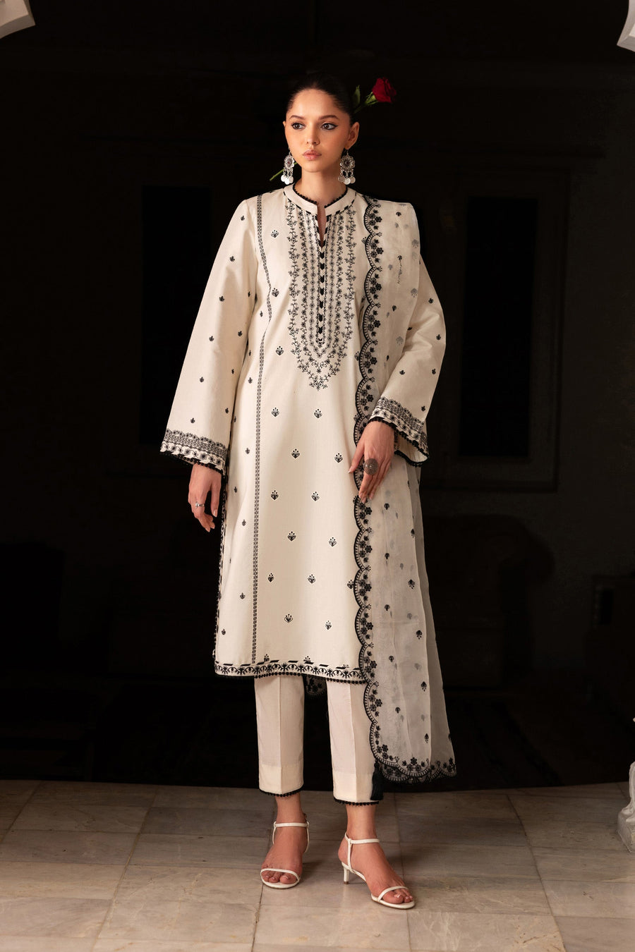 Yara Embroidered Lawn 3-Piece Suit