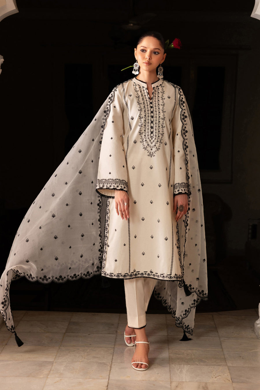 Yara Embroidered Lawn 3-Piece Suit