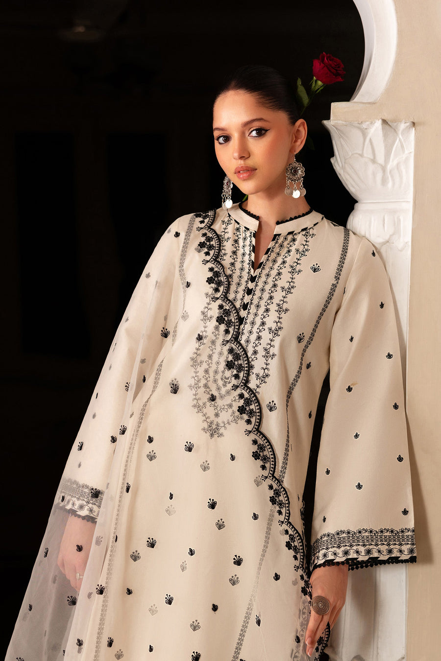 Yara Embroidered Lawn 3-Piece Suit